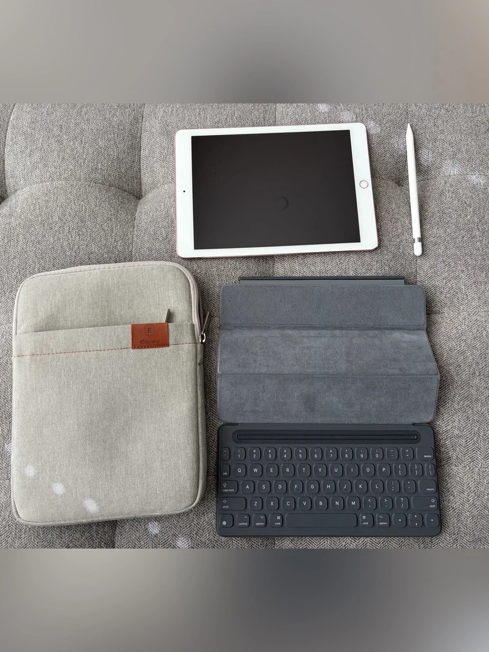 iPad Pro 10.5” (2017) 64GB Rose Gold + Apple Pencil + Keyboard + Case
